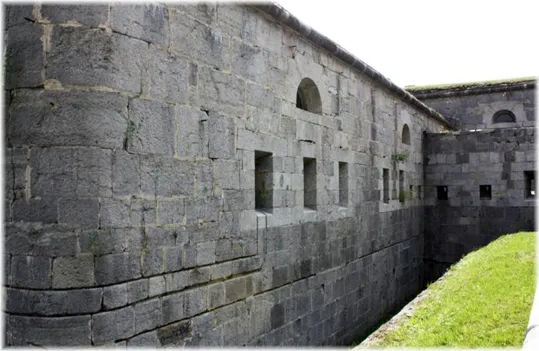 Forte Larino - L'angolo interno tra le due ali dell'edificio