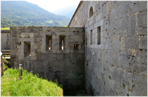 Forte Larino - Feritoie per la difesa dell