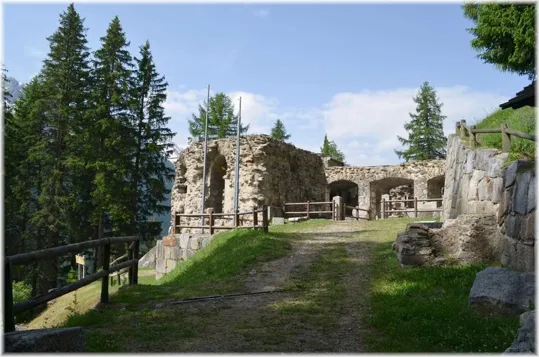 Si sale dal sentiero e si arriva al ponte