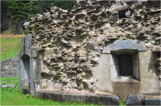 Il lato che gurda verso il passo del Tonale