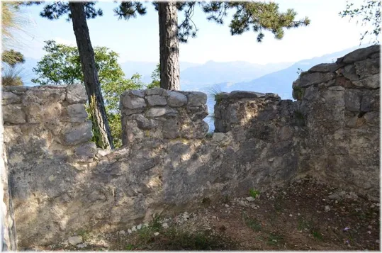 Fortificazioni Monte Creino - locale adiacente alle trincee