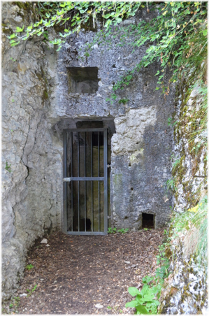 Fortificazioni Monte Creino - Entrate dei magazzini