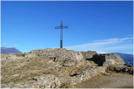 La croce sulla Rocca