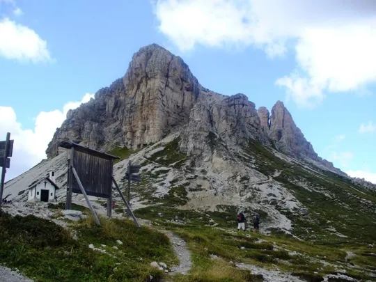 Locatelli - Sasso di Sesto e a destra la Torre di Toblin