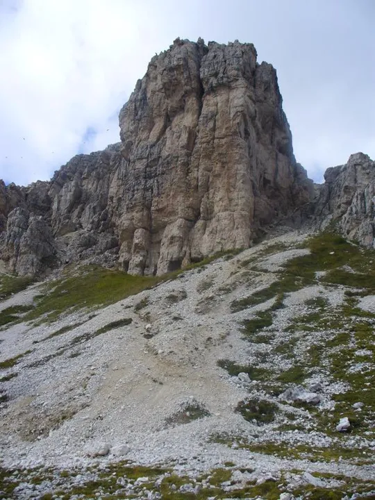 Locatelli - Facciata sud del Sasso di Sesto con le gallerie alla base