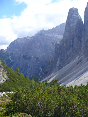 Locatelli - La Val Sassovecchio a scendere, sulla destra Cima Una e sullo sfondo la Croda Rossa di Sesto