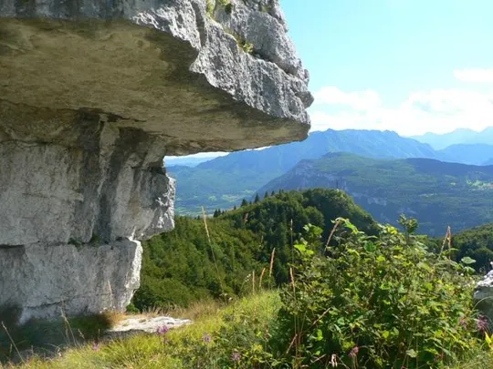 Altarknotto - Vista dell'Altaburg da sotto L'altarKnotto