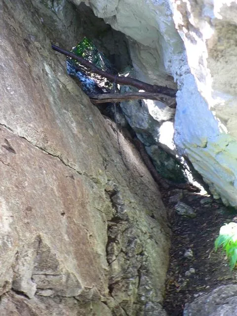 Altarknotto - Le pareti del canalone con i pali di sostegno