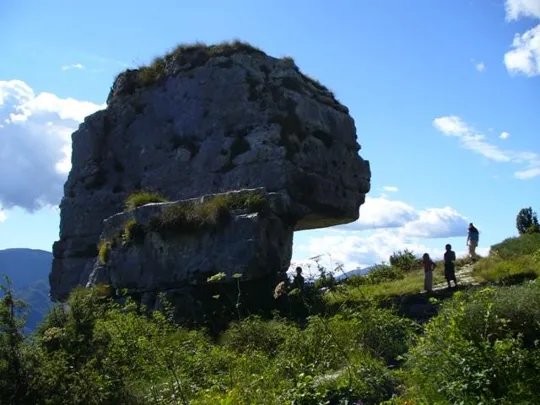 Altarknotto - Dalle persone si riesce ad intuire le proporzioni