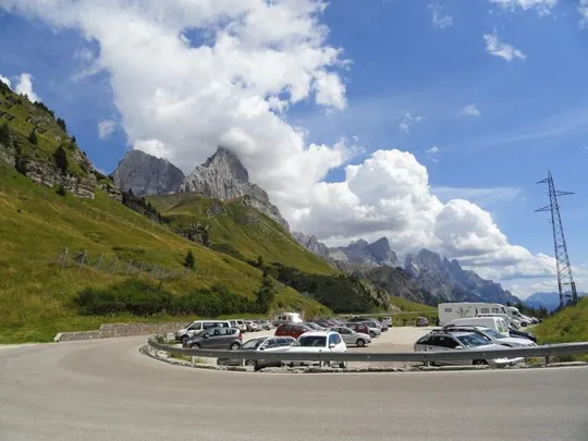 Baita Segantini - parcheggio al tornante