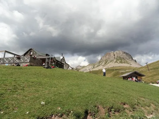 Baita Segantini - Capanna Cervino e il Castellazzo