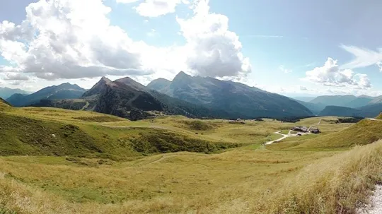 Baita Segantini - Panoramica sulla Capanna Cervino e sui Lagorai