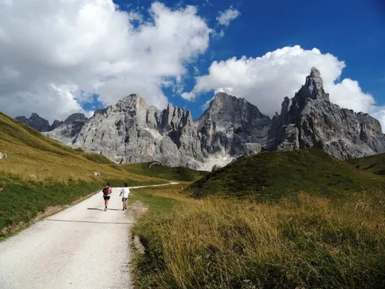 Baita Segantini - Sulla strada sterrata