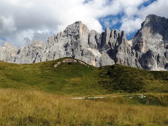 Baita Segantini - Grotte lungo il percorso