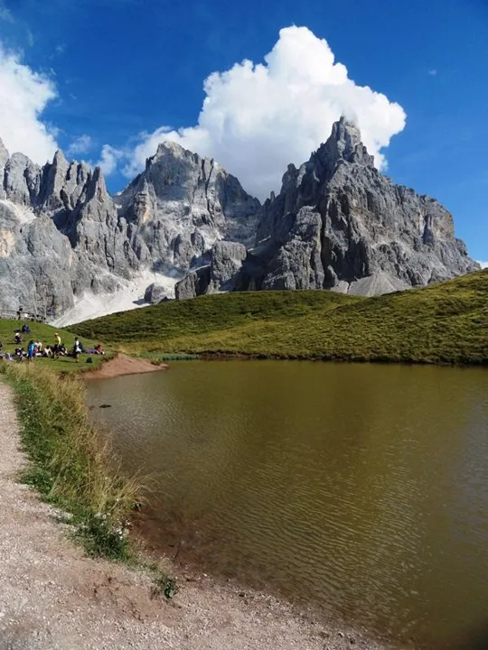 Baita Segantini - Il laghetto della baita
