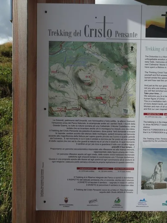 Trekking del Cristo pensante - Tabella all'inizio del percorso