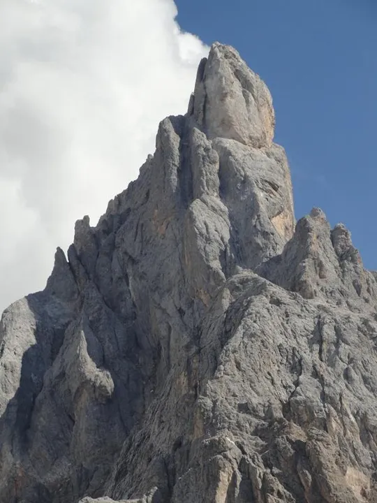 Vetta del Cimon della Pala a 3129 m.