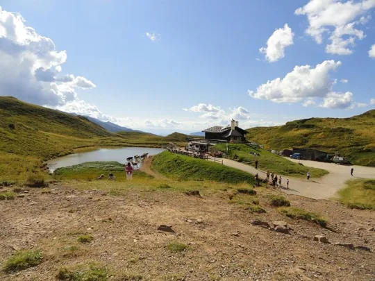Baita Segantini e il suo laghetto