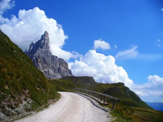 Baita Segantini - La strada sterrata