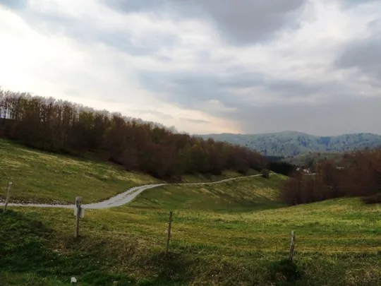 Il percorso che scende in Val Lastaro