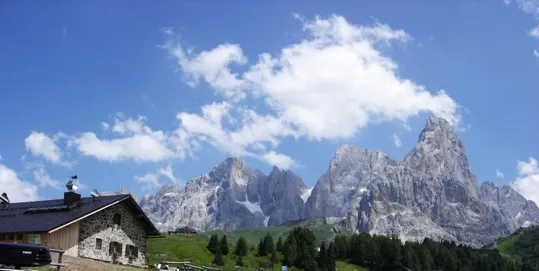 Colbricon - Malga Rolle con dietro da sn Cima di Val Grande, Cima Vezzana e Cimon della Pala