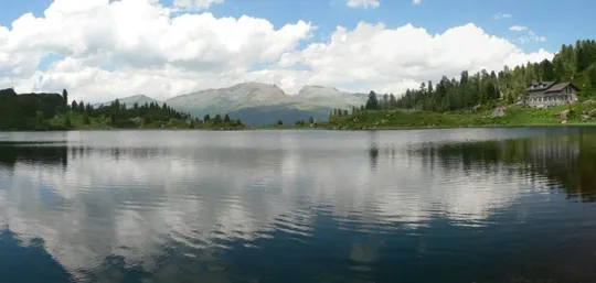 Vista verso Nord, sullo sfondo Cima Bocche e Cima Juribrutto