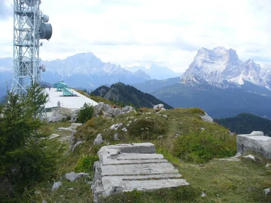 Forte Rite - il Civetta e a destra il Pelmo