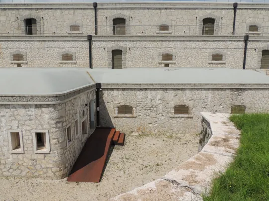 Caponiera a difesa dell'ingresso ...