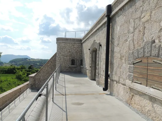 Le terrazze sul lato del fronte di gola