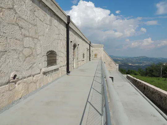 Le terrazze sul lato del fronte di gola