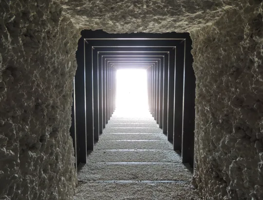 L'uscita di emergenza, creata nel restauro, è divenuta parte integrante di un'opera d'arte