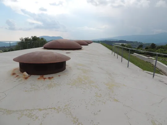 Vista delle cupole con in primo piano la torretta d'osservazione