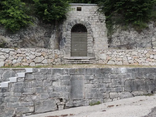 Portone d'ingresso alla polveriera