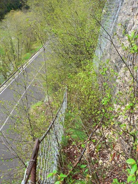 - Forte Cornolò - Il passaggio è stretto e incolto