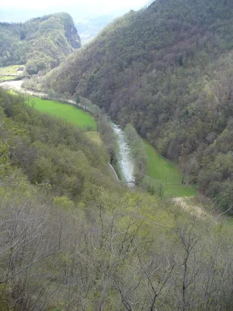 Forte Cornolò - Il Posina verso Arsiero, si noti a sn l'imbocco della galleria che passa sotto San Rocco