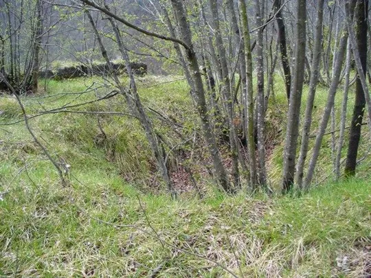 Forte Cornolò - Il foro circolare nello spiazzo ad est