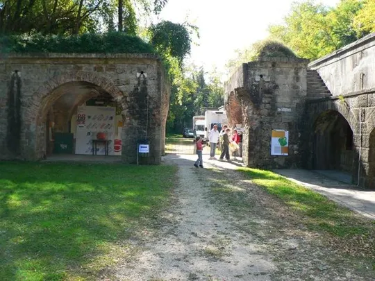 Forte Gazzera - Il collegamento tra la caponiera e il traversone centrale