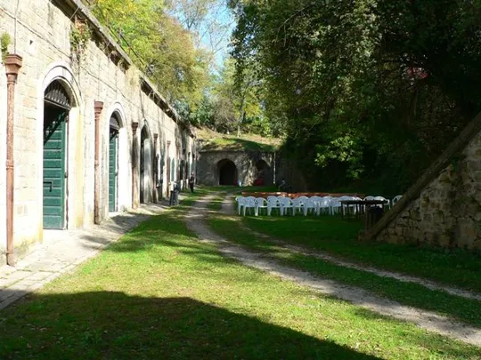 Forte Gazzera - A Sn il forte a dx il corpo centrale