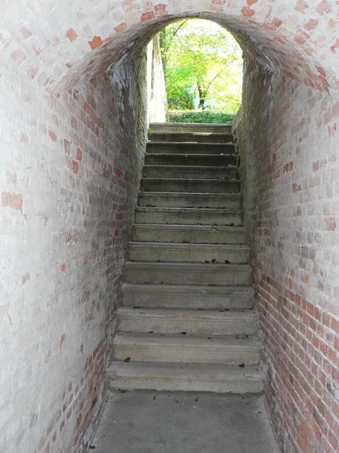 Forte Gazzera - Una scala d'accesso alle piazzole