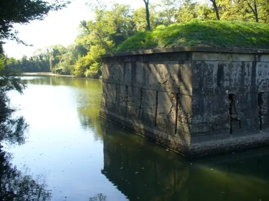 Forte Gazzera - Caponiera lato d'accesso