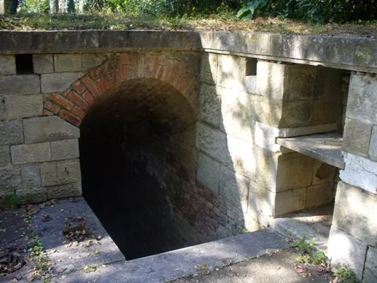 Forte Gazzera - Particolare delle nicche e accesso alla scala