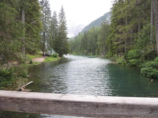 il Lago di Braies visto dalla passerella