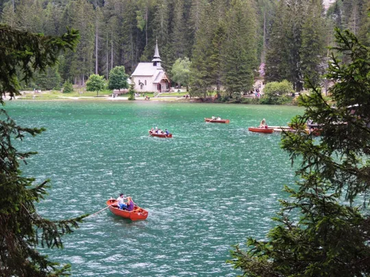 Scorci sul Lago di Braies