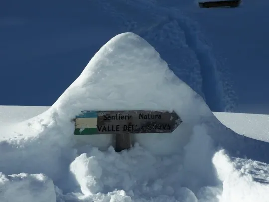 Malga Grava - La neve raggiunge l'altezza dei cartelli