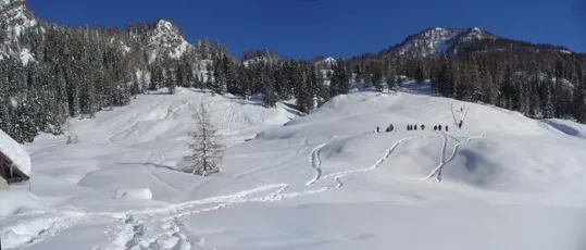 Malga Grava - Vista verso lo Spitz de Zuel o Agnelessa