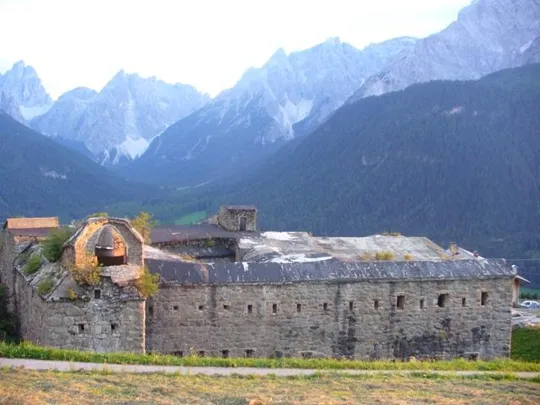 Werk Mitterberg - Forte Mitterberg - Sullo sfondo la Val Fiscalina