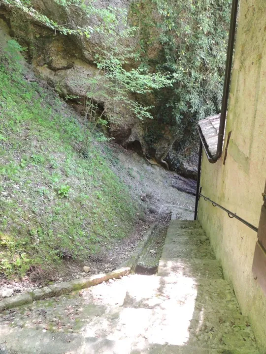 Passaggio sul retro del mulino