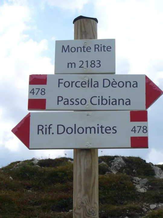 Museo delle Nuvole - tabelle sulla Cima del Monte Rite