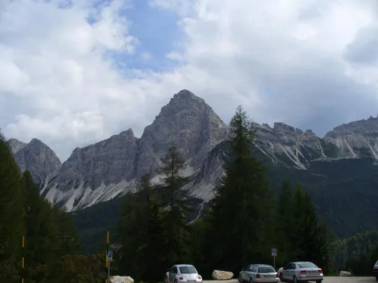 Museo delle Nuvole - vista dal parcheggio sul Sassolungo di Ciabiana