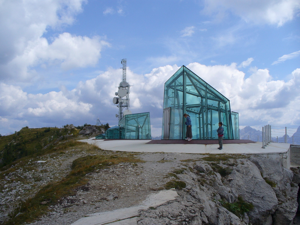 Museo delle Nuvole - le tre cupole sul tetto